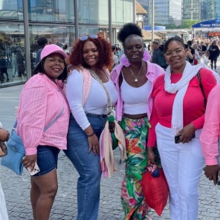 Taku Travel UK🛫🗺️🍲🍹🦒🐘🦓🌊🛬 Whatsapp Group Join Link