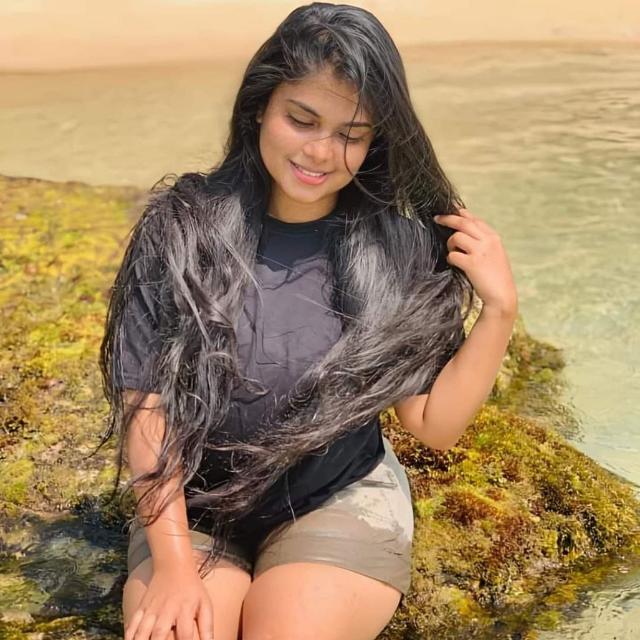 SᴜDᴜ"ʜ : 😗💕🐣" WhatsApp Group in Fan Club/Celebrities, Sri Lanka, Sinhala group/channel image