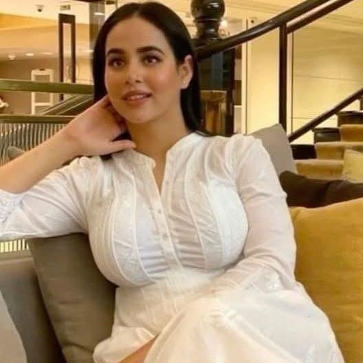 Desi Hijabi & Feet Lover