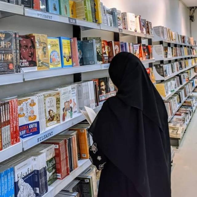 store + ๐ณ๏ธ๐๐กUseful Knowledge ๐ก๐๐ด