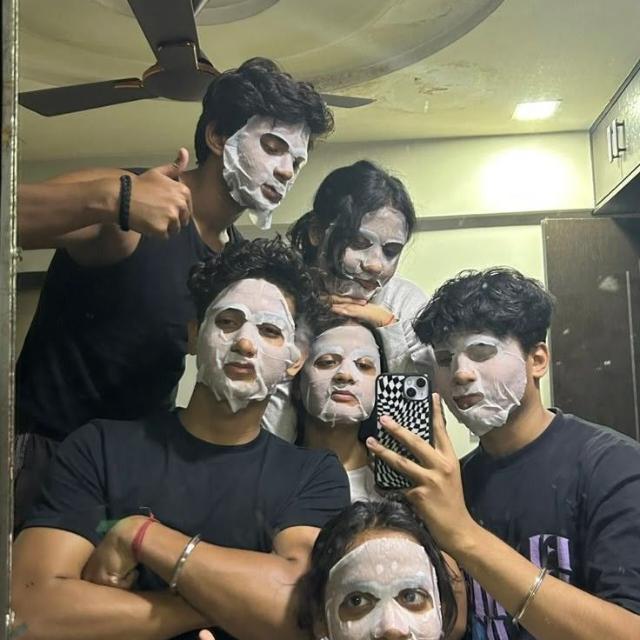 College Friends 🤩