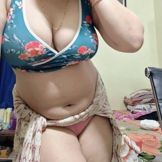 Riya pad service Group's logo