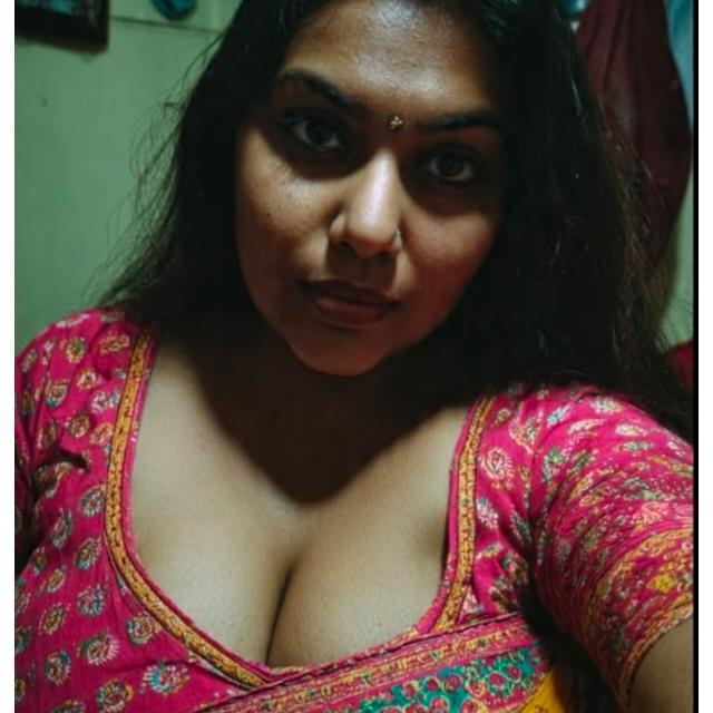 Hot aunty tamil 😍 Group's logo