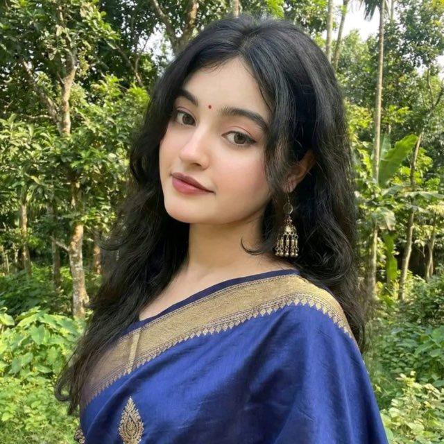 Desi Collection 👿 Group's logo