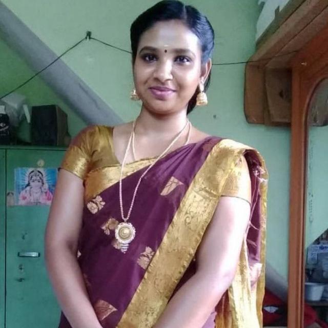 Tamil aunty ❤️ Group's logo