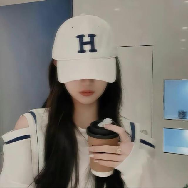 𝐘𝐨𝐮𝐧𝐠 𝐆𝐢𝐫𝐥𝐬 𝐂𝐡𝐚𝐭𝐭𝐢𝐧𝐠 𝐆𝐫𝐨𝐮𝐩