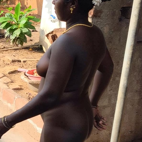 Valarmathi amma thevidiya munda 🥵 En amma va okka vangada💦🤤